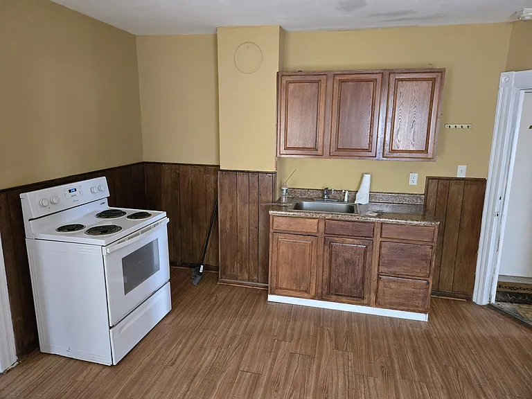 216 Broad St #1E — Photo 4
