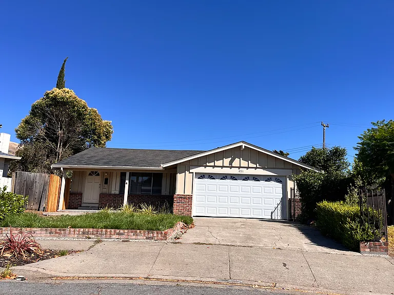 651 Aztec Ct — Photo 1