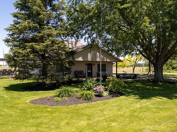 4th image of 5991 McKinley Rd