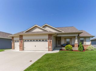 1329 Algonquin Dr, Cedar Falls, IA 50613