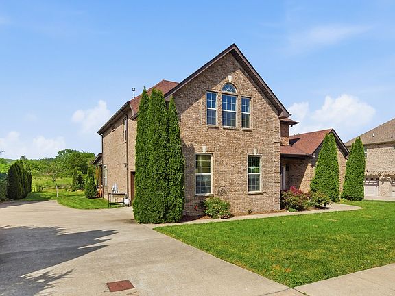 2nd image of 720 Hardys Ct