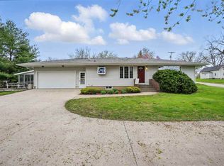 140 N Knisel St, Riverside, IA 52327