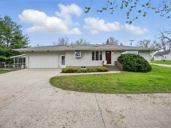 140 N Knisel St, Riverside, IA 52327