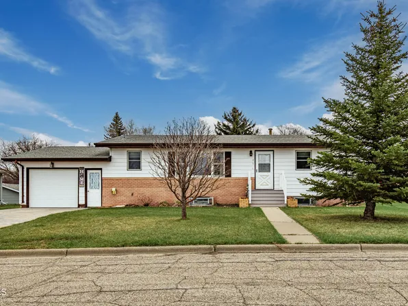 105 N 9th St, New Salem, ND 58563