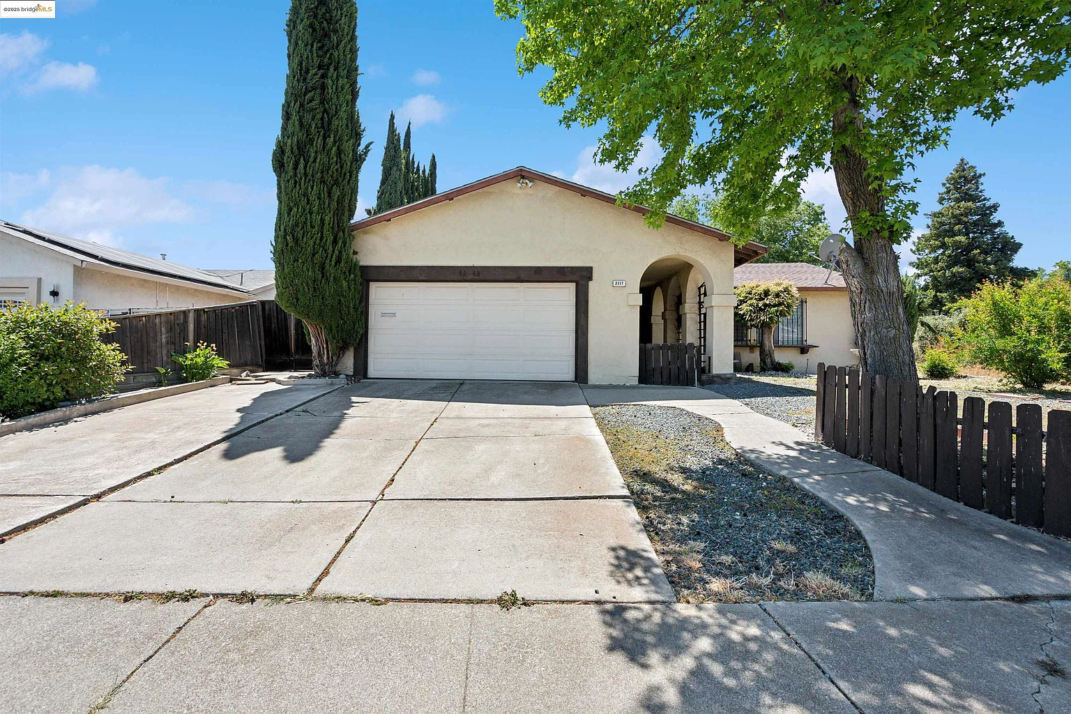2117 Lopez Dr photo 1
