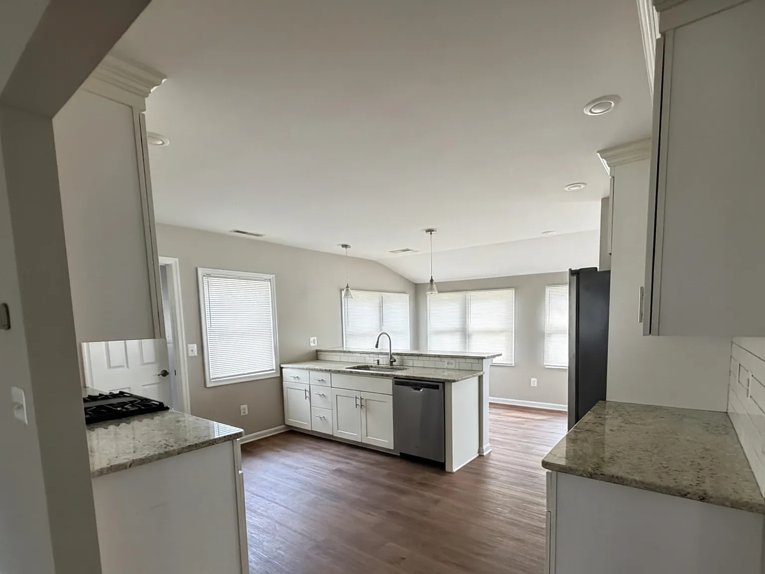 2 bed, 1160 sqft, $2,650 — Photo 2