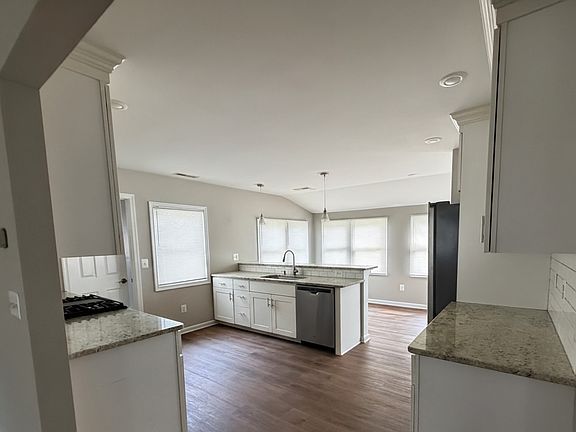 2nd image of 2923 Main St