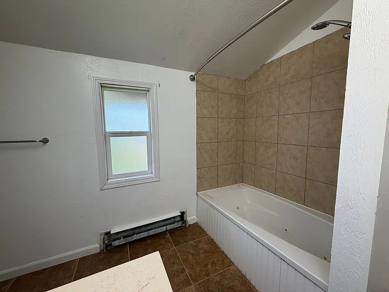320 Thomas Cir — Photo 12
