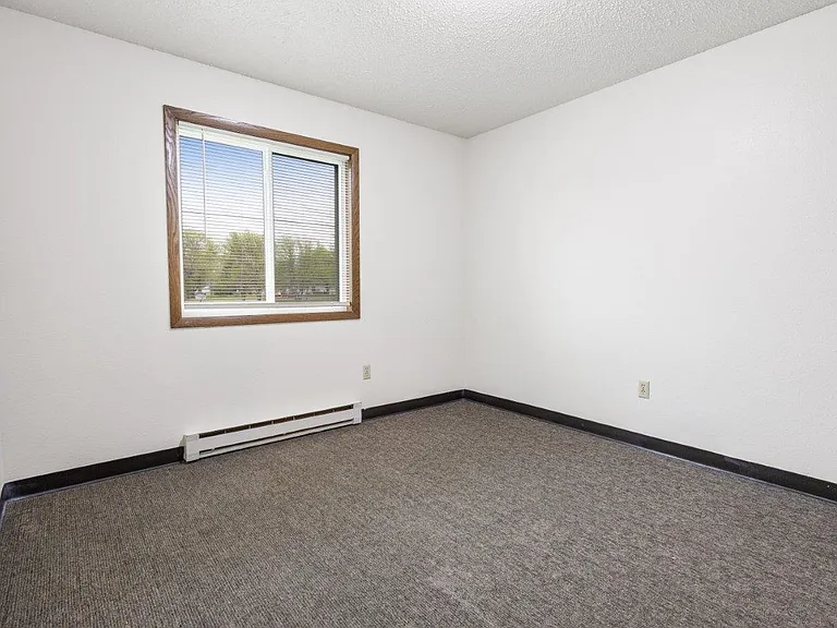 Huron Apartments — Photo 14