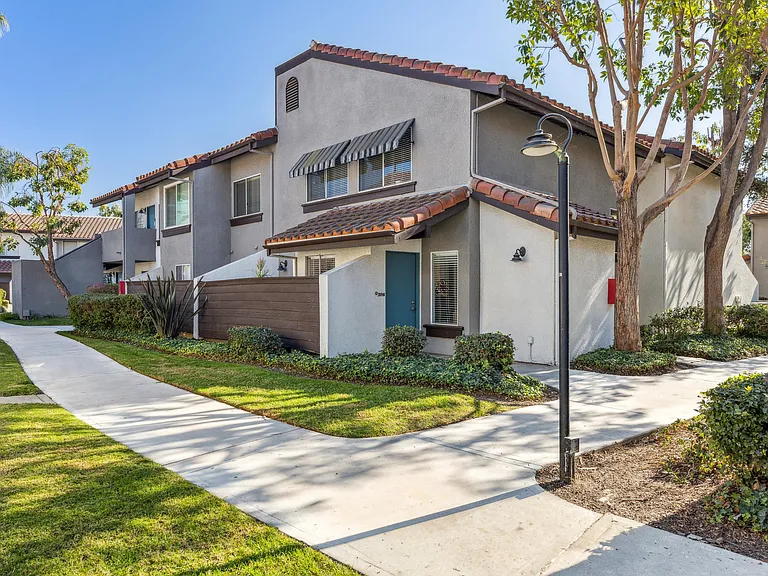 Portofino Townhomes — Photo 23
