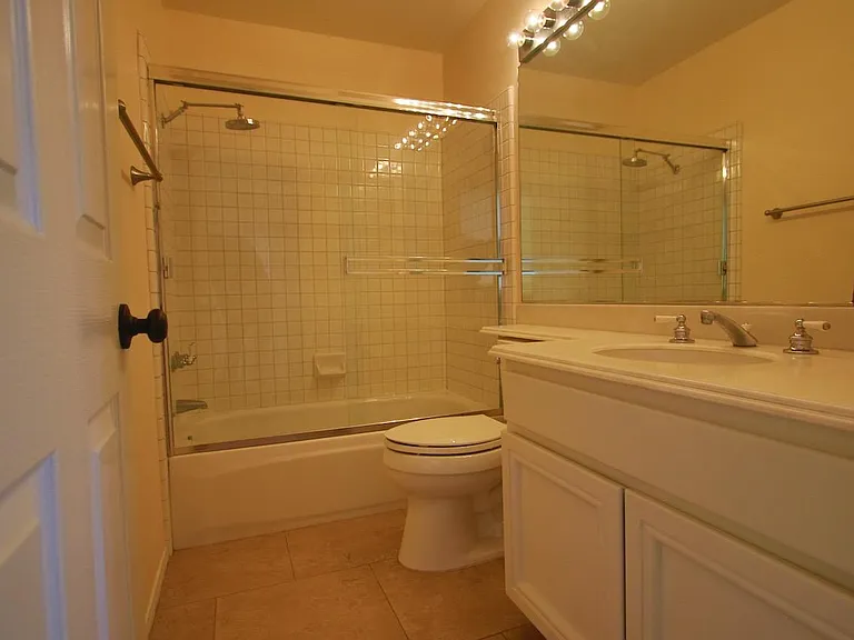 Upstairs bathroom(#2) with tub