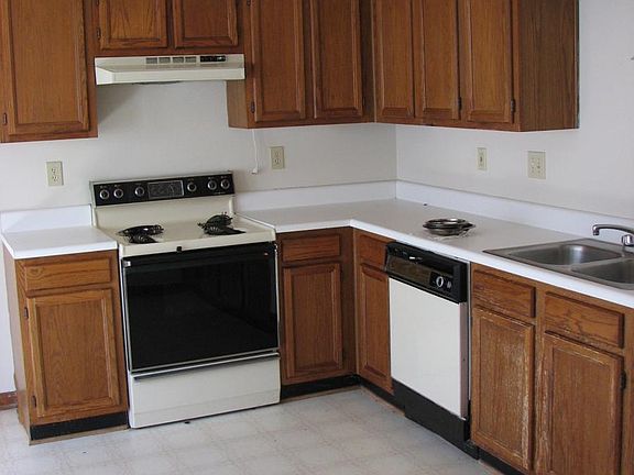 4th image of 228 Jasmine Dr