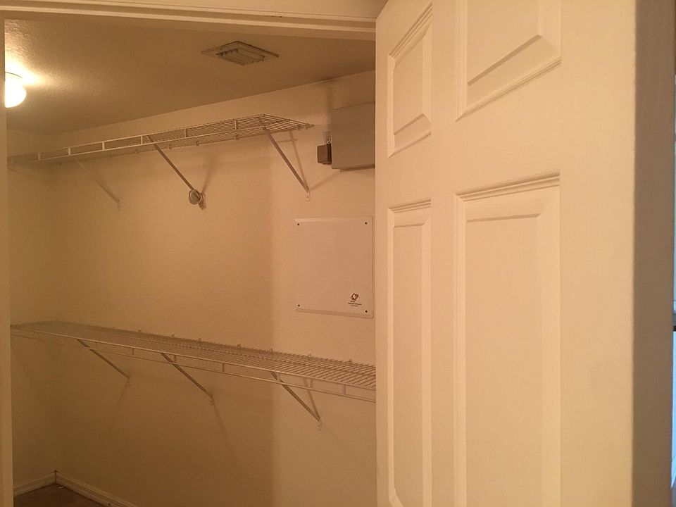 Walk in closet 