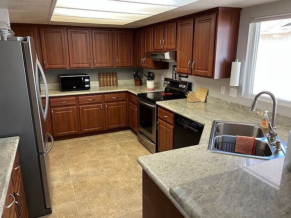 4th image of 10409 E East Dr