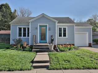 805 Union St, Pella, IA 50219