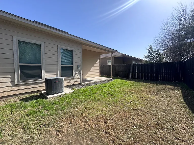 2243 Avery Vlg — Photo 22