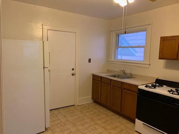 4th image of 1042 Rosemont Ave #1
