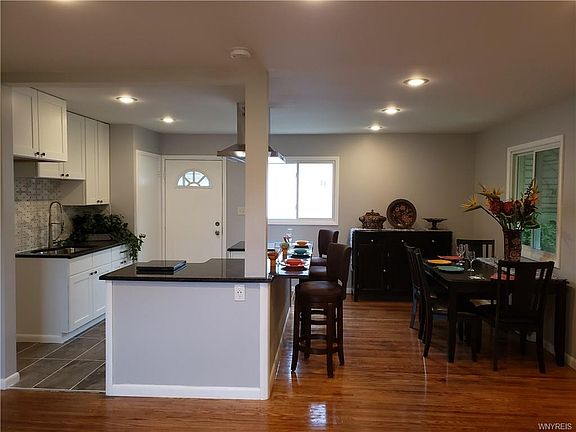 4th image of 379 Emslie St