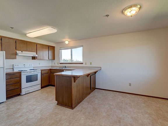 2nd image of 455 S Oak Harbor St APT C202