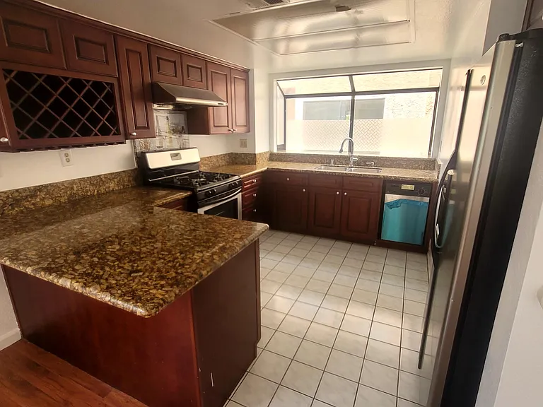 111 S Marguerita Ave #E — Photo 7