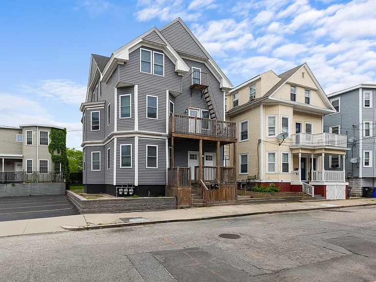 31 Penn St #D — Photo 11