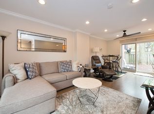 551 W Dickens Ave, Chicago, IL 60614