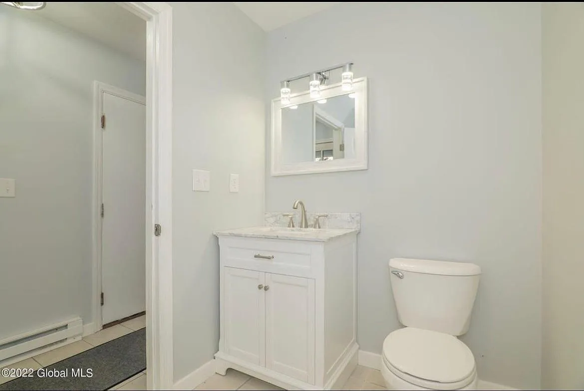 4 Clubhouse Dr — Photo 4