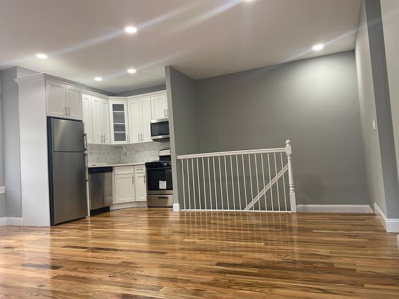 2nd image of 556 Underhill Ave Floor 2