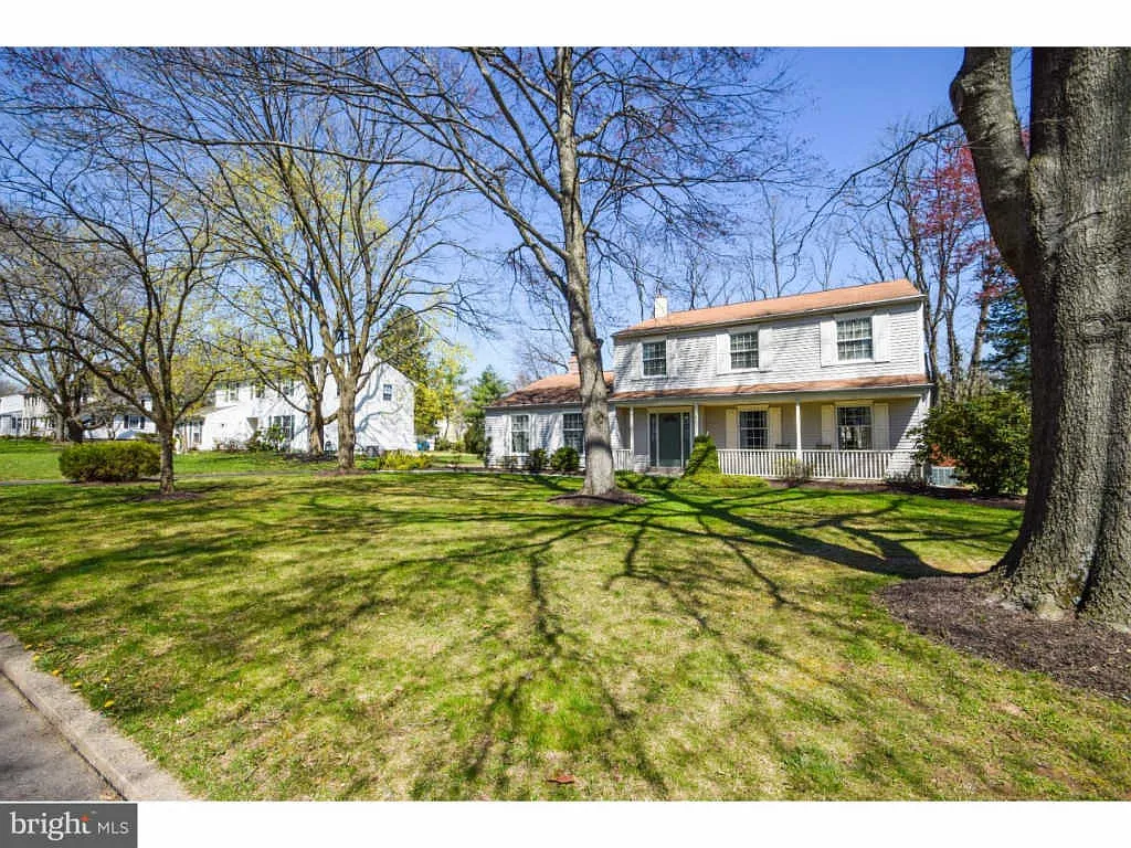 968 Queens Dr photo 1