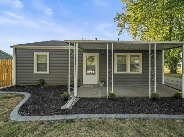 7402 N Pine St, Davenport, IA 52806