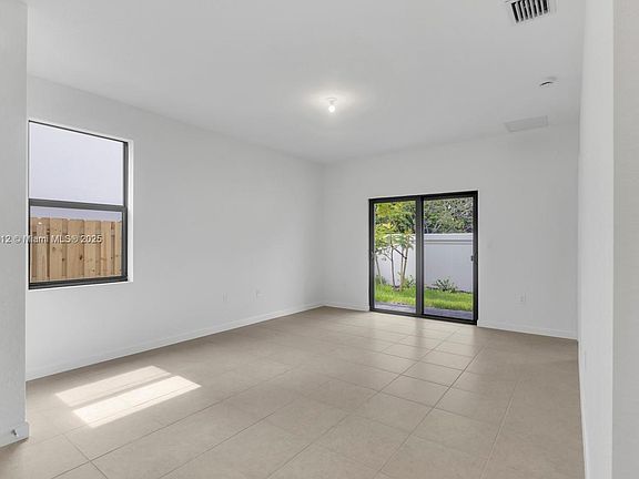 2nd image of 3051 Park Dr