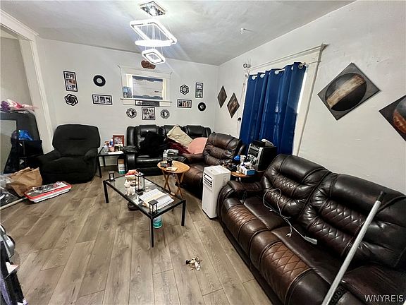 4th image of 161 Kensington Ave