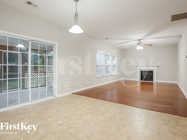 5265 Stonewall Dr — Photo 5