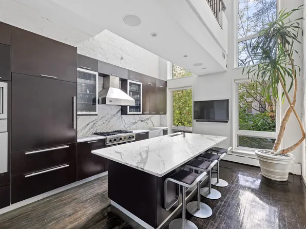 262 West 25th Street image 1 of 8