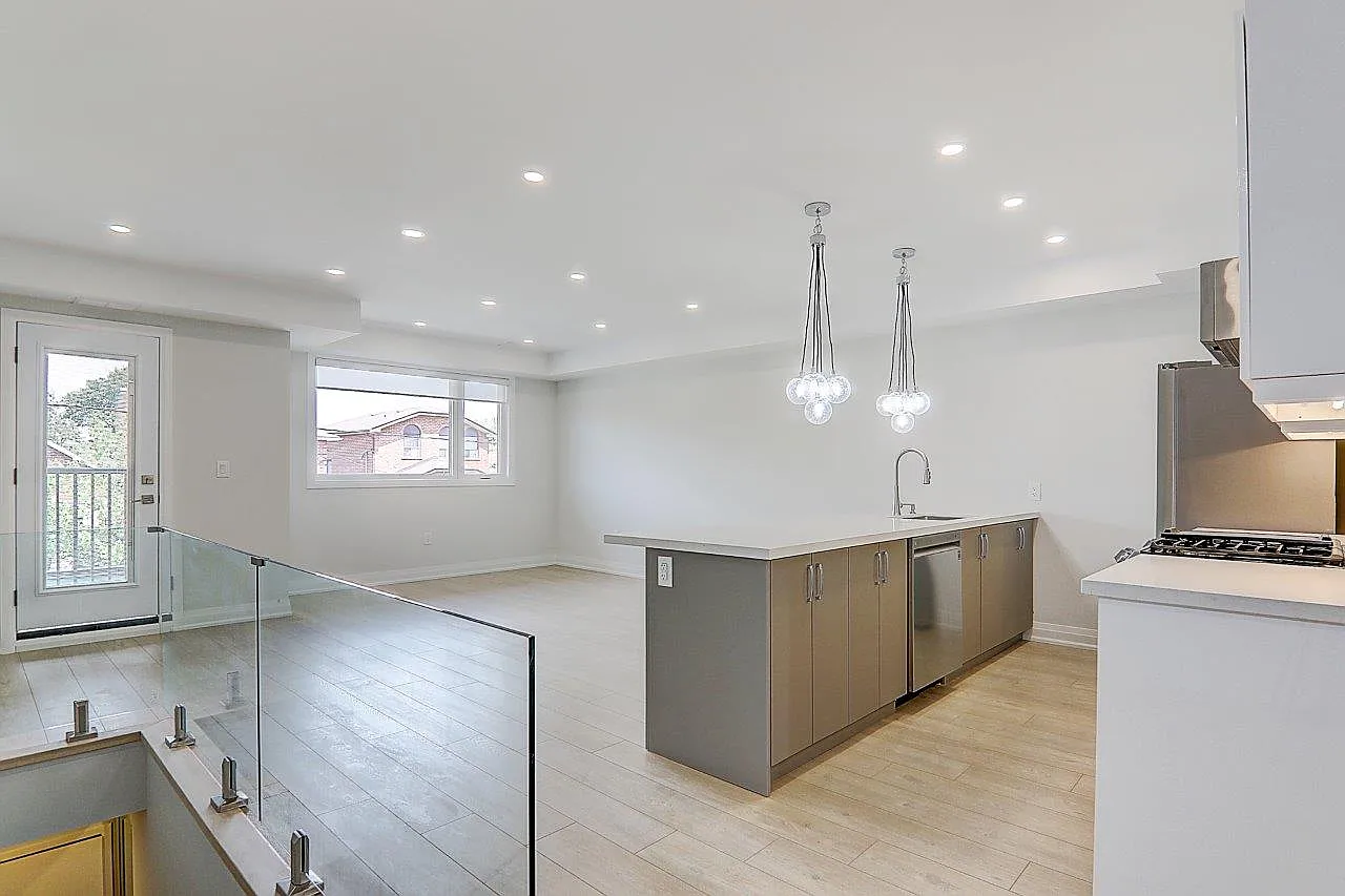 115 Livingstone Ave - Upper — Photo 4