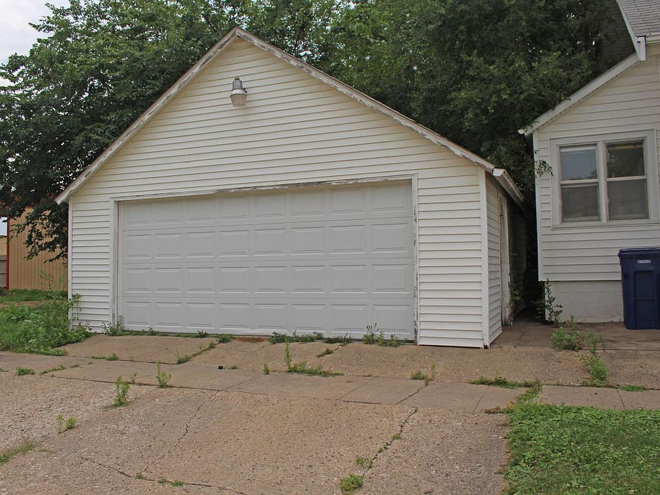 2nd image of 223 W 6th St