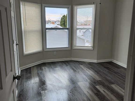3rd image of 18 N Jefferson Ave