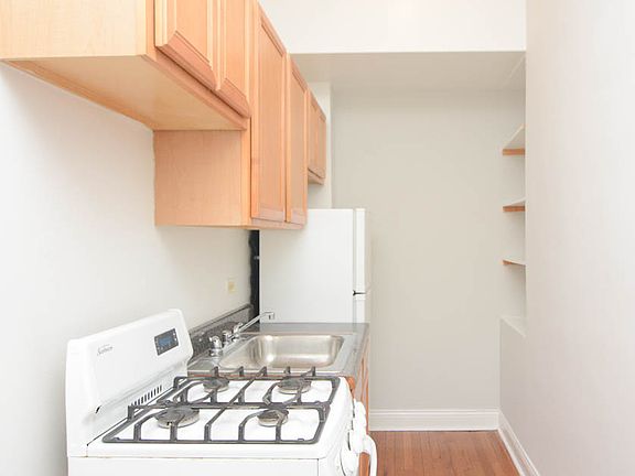 2nd image of 4641 N Paulina St #107