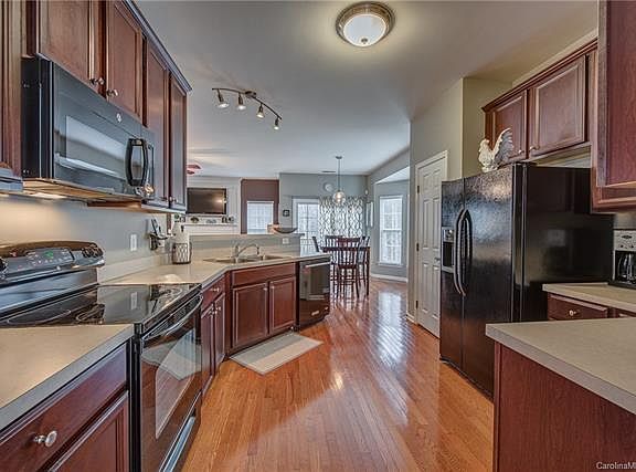 3rd image of 2154 Southridge Dr