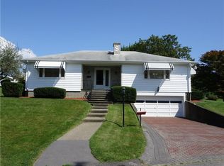 90 Lewis St, Tiverton, RI 02878