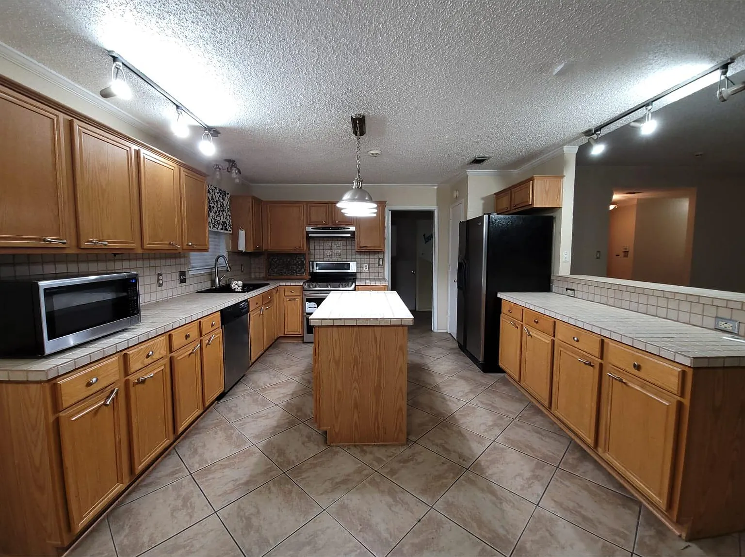 6105 Brookfall Dr — Photo 4