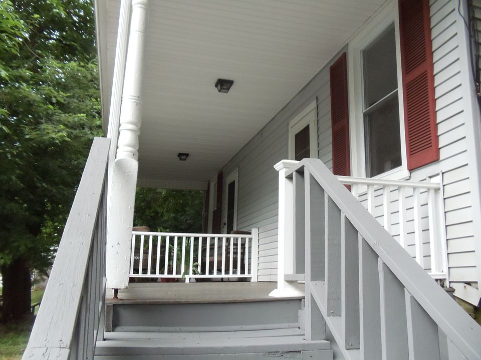 2nd image of 221 Spring St