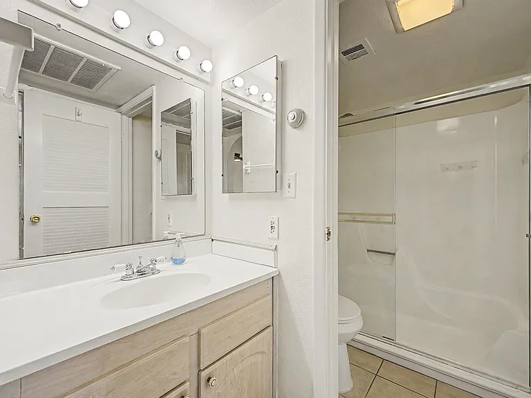 3033 E Devonshire Ave #3031 — Photo 12