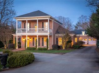 109 Country Club Dr, Morganton, NC 28655