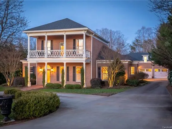 109 Country Club Dr, Morganton, NC 28655