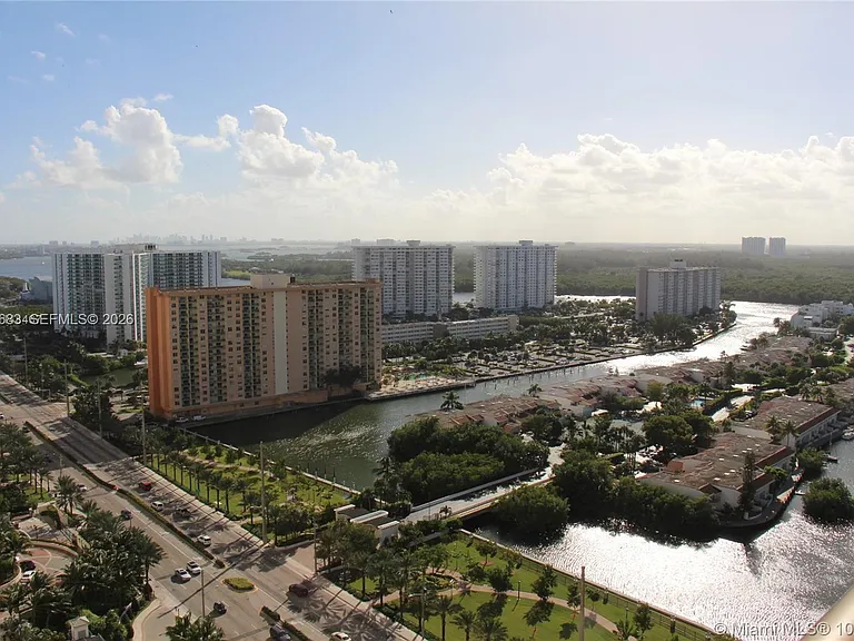 16275 Collins Ave — Photo 26