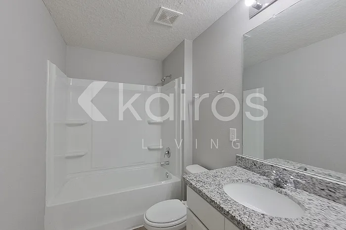 1924 W Roseboro Dr — Photo 7