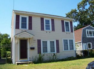5 Herbert St, Warwick, RI 02818