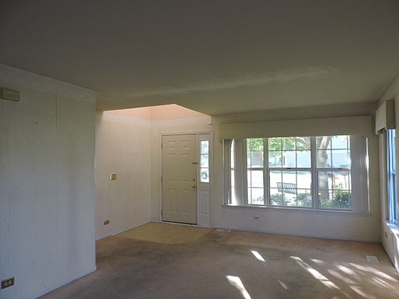 2nd image of 823 Dogwood Ln
