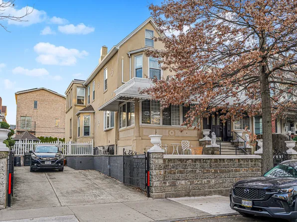 688 East 4th Street image 1 of 31